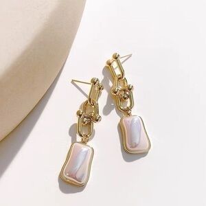 18K GP mother of pearl Horse-Shoe Earrings